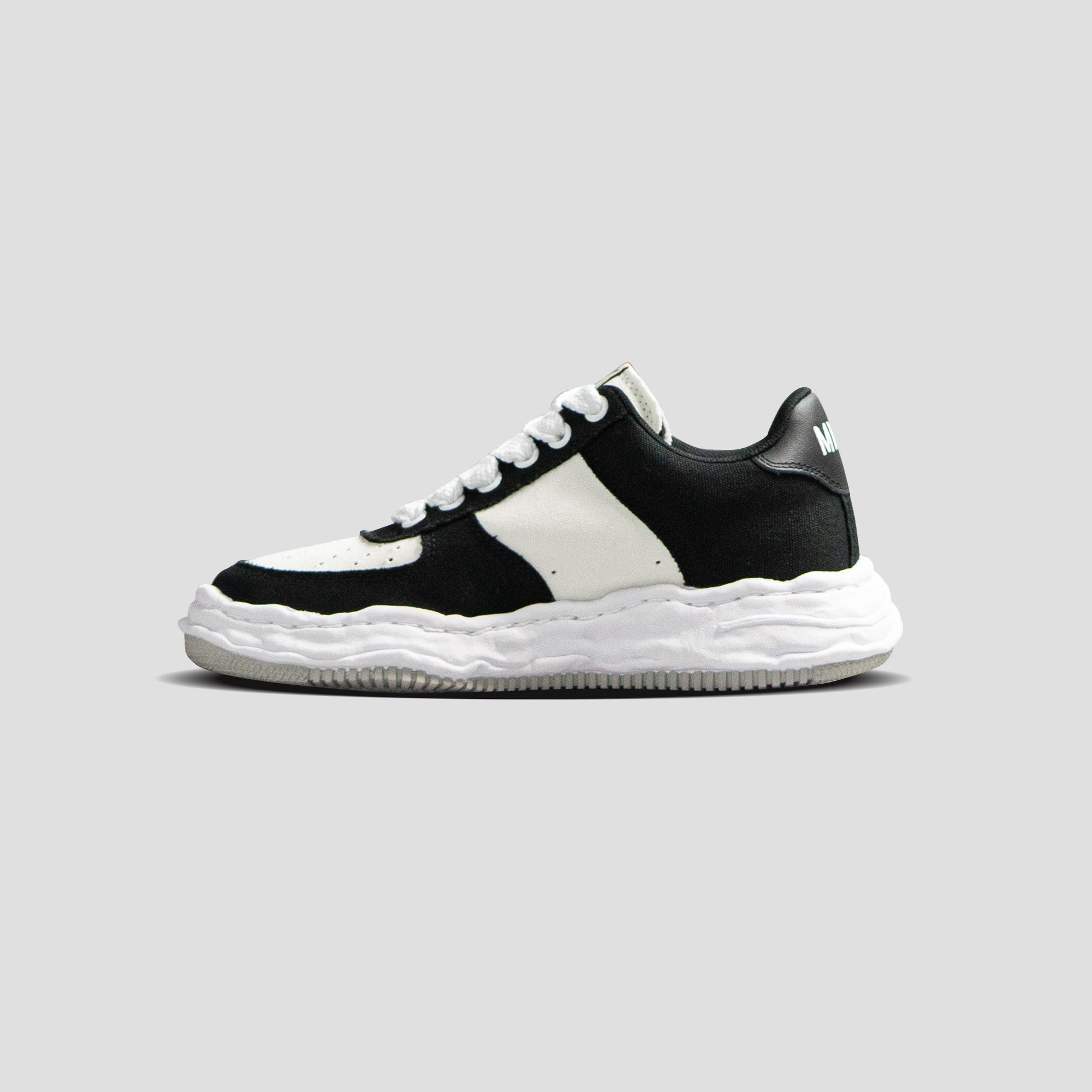 WAYNE OG SOLE LOW-TOP CANVAS SNEAKERS - BLACK/WHITE