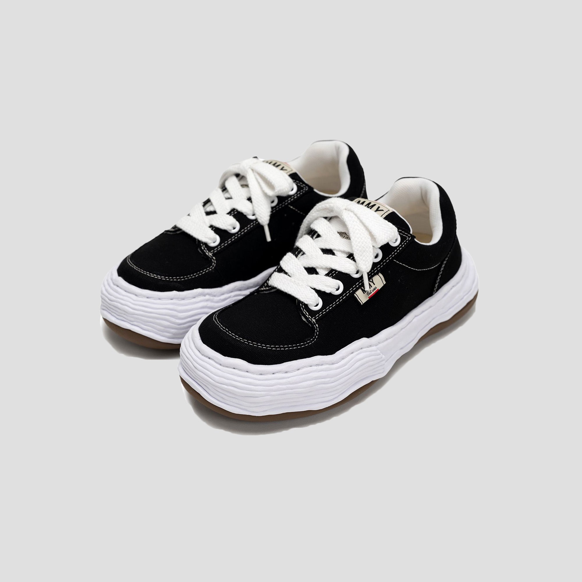 OLIVER OG SOLE CANVAS LOW-TOP SNEAKERS