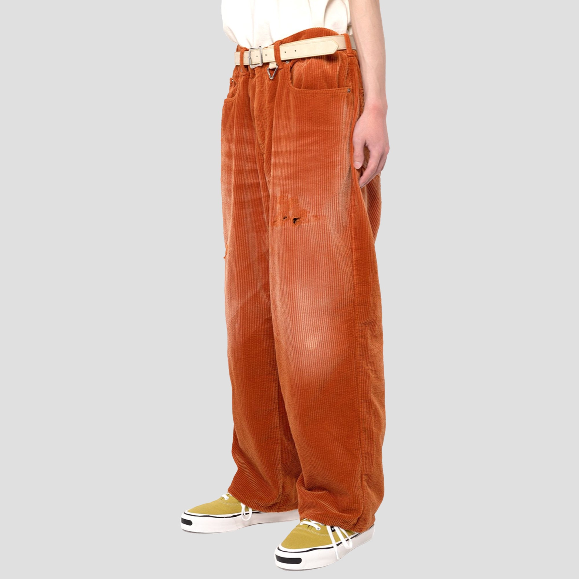 DISTRESSED BAGGY CORDUROY PANTS