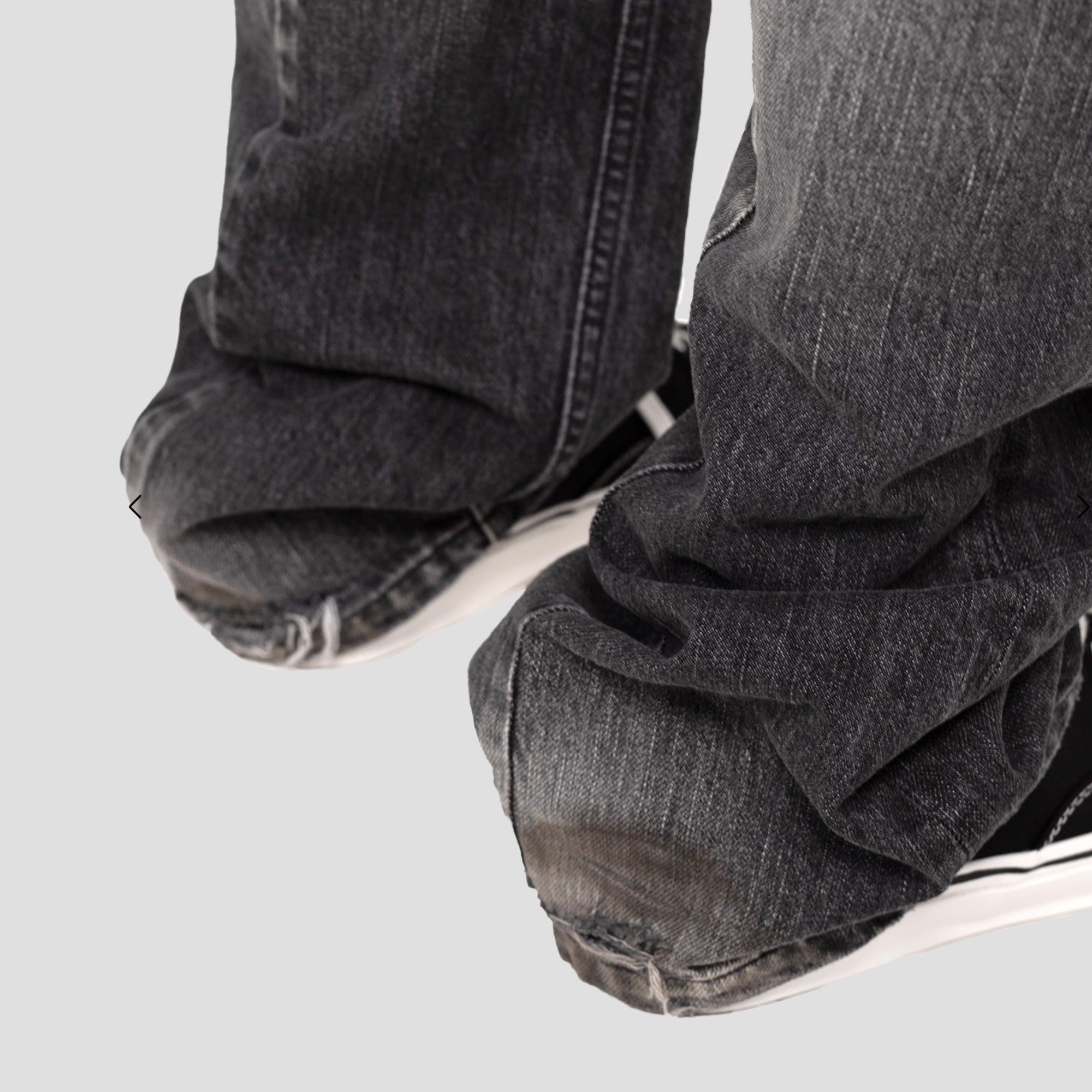 DISTRESSED JEANS