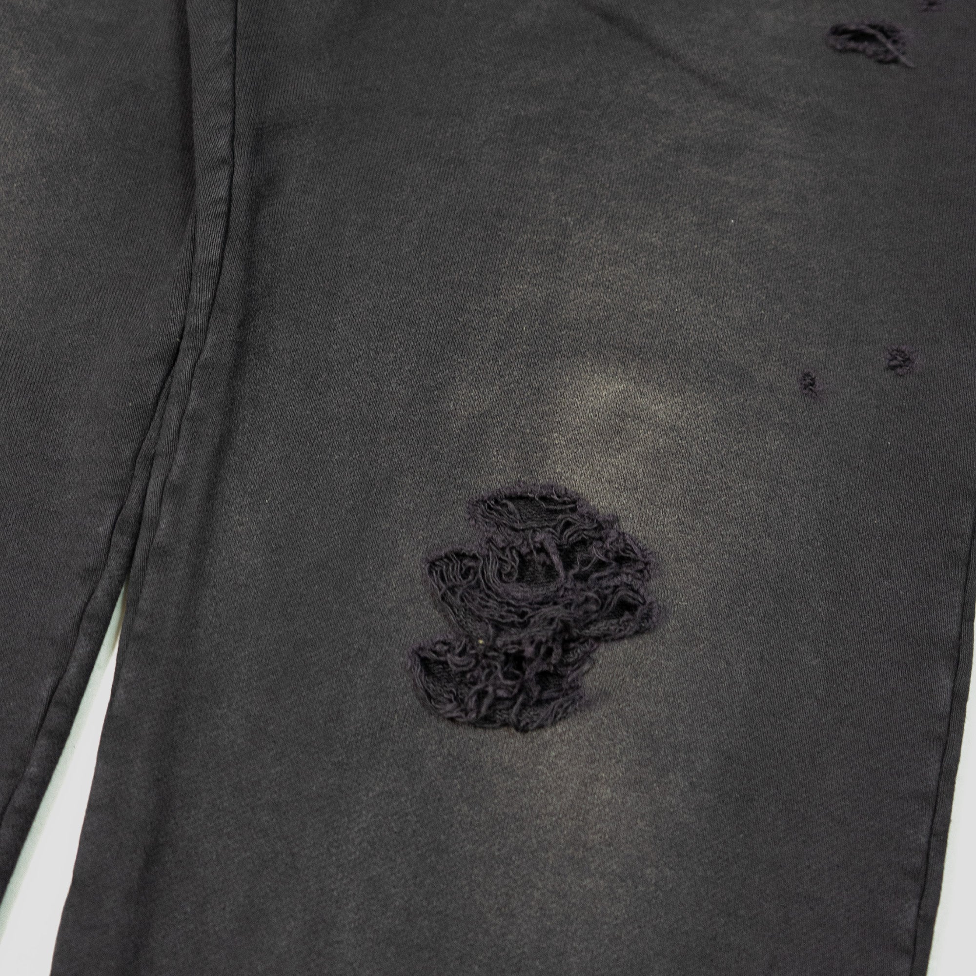 DISTRESSED SWEAT PANTS