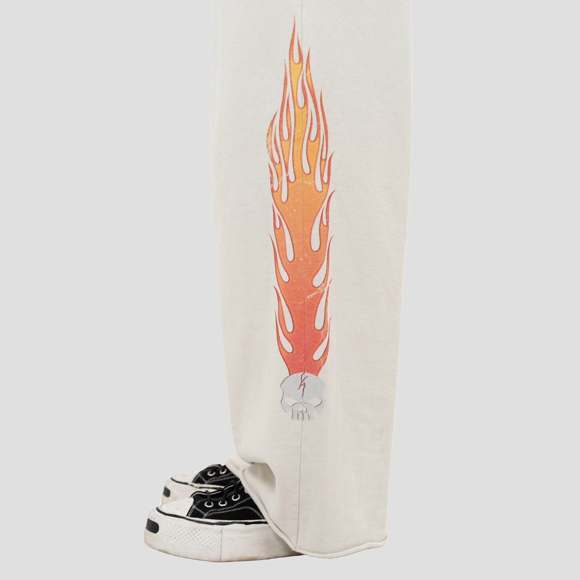 SKULL FLAME DISTRESSED SWEAT PANTS