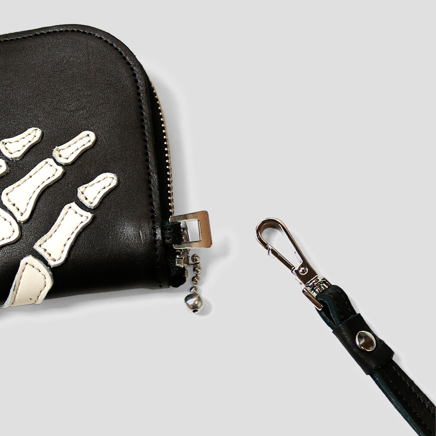 LEATHER BONE NECK POUCH