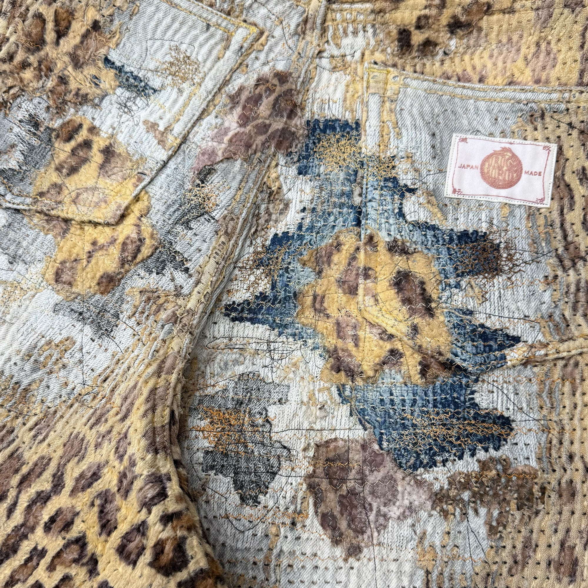 YELLOW LEOPARD ECO FUR BORO x STUDS BAGGY SHORTS