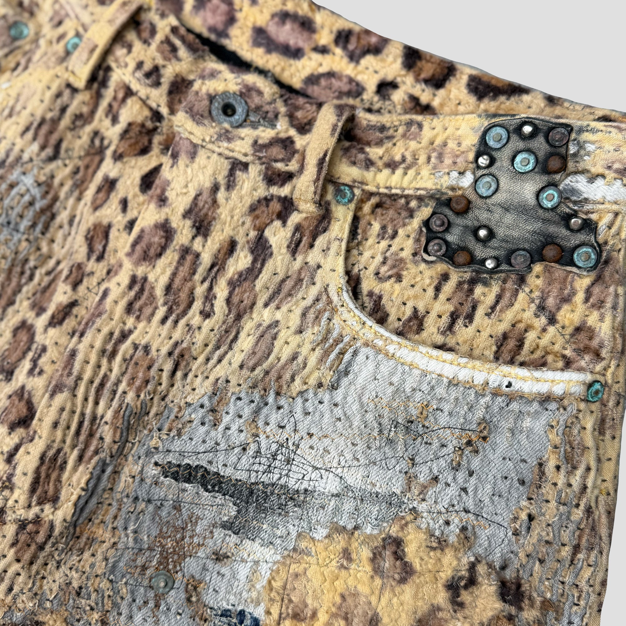 YELLOW LEOPARD ECO FUR BORO x STUDS BAGGY SHORTS