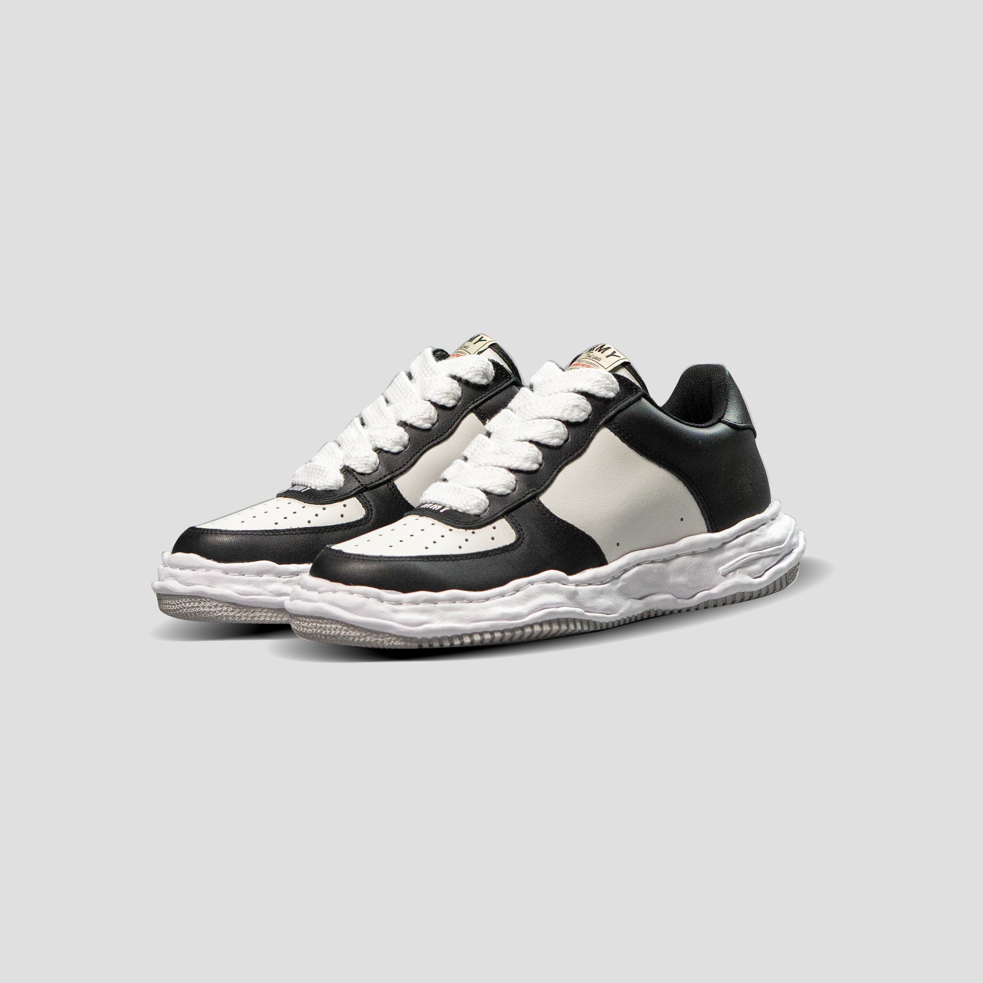 WAYNE OG SOLE LOW TOP SNEAKER - BLACK/WHITE