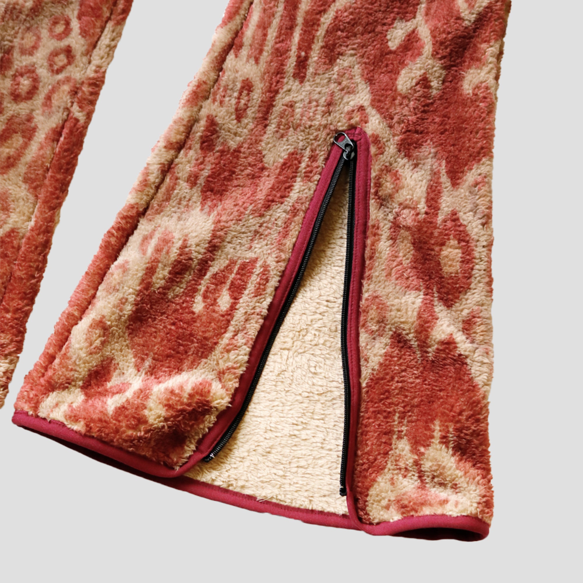 JAVA KASURI FLEECE FLARE PANTS - RED
