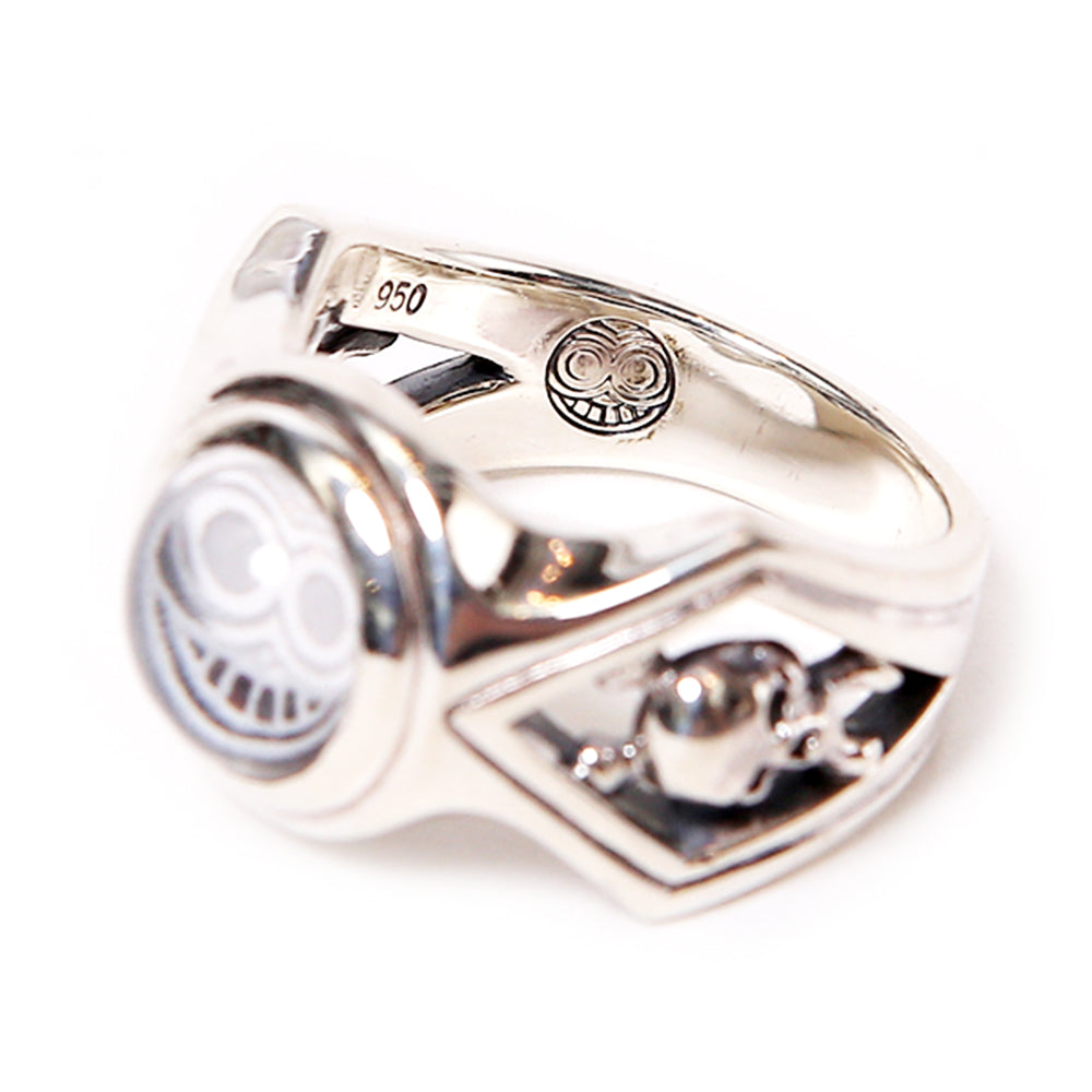 MAGICAL DESIGN - MARKED CRYSTAL RING - SILVER
