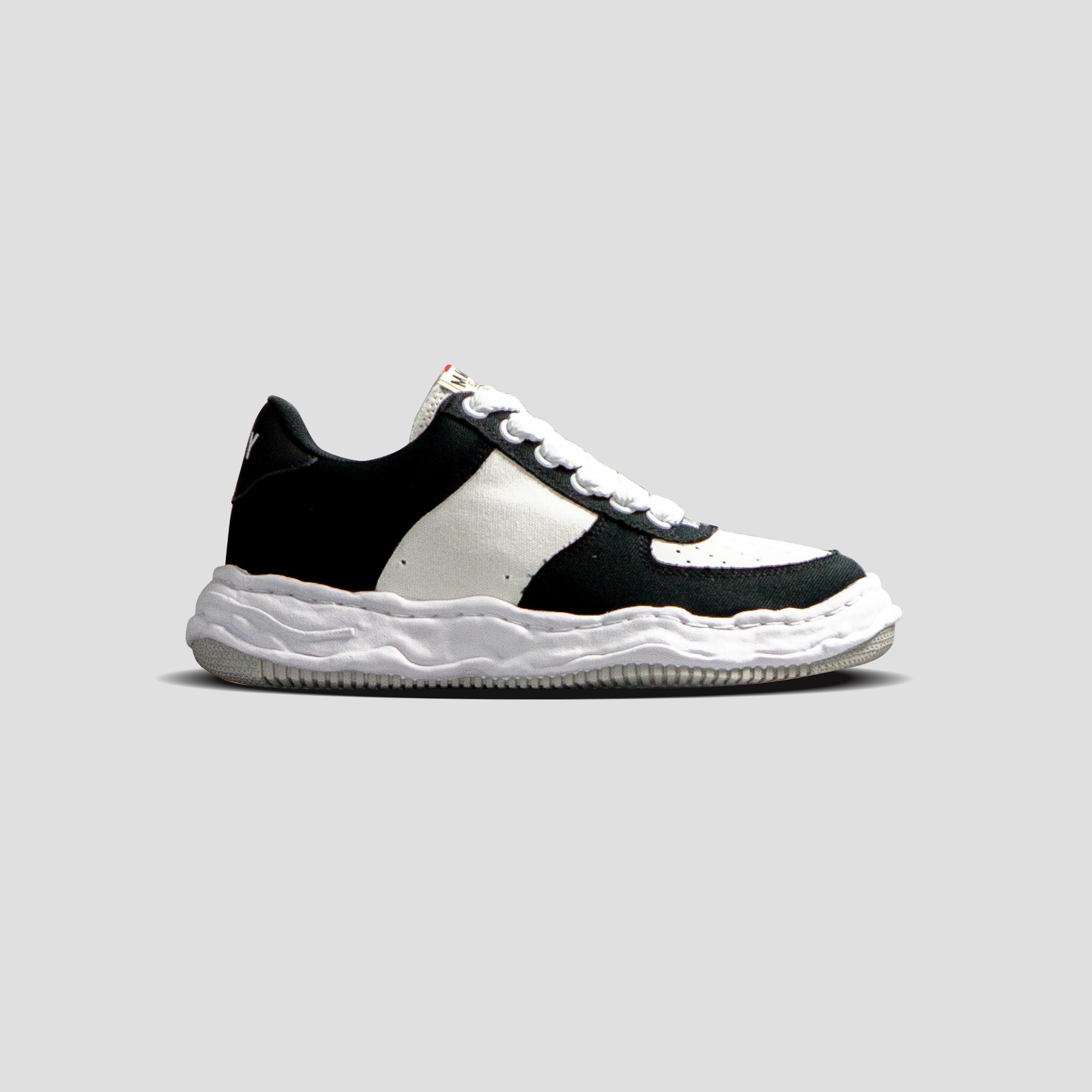 WAYNE OG SOLE LOW-TOP CANVAS SNEAKERS - BLACK/WHITE
