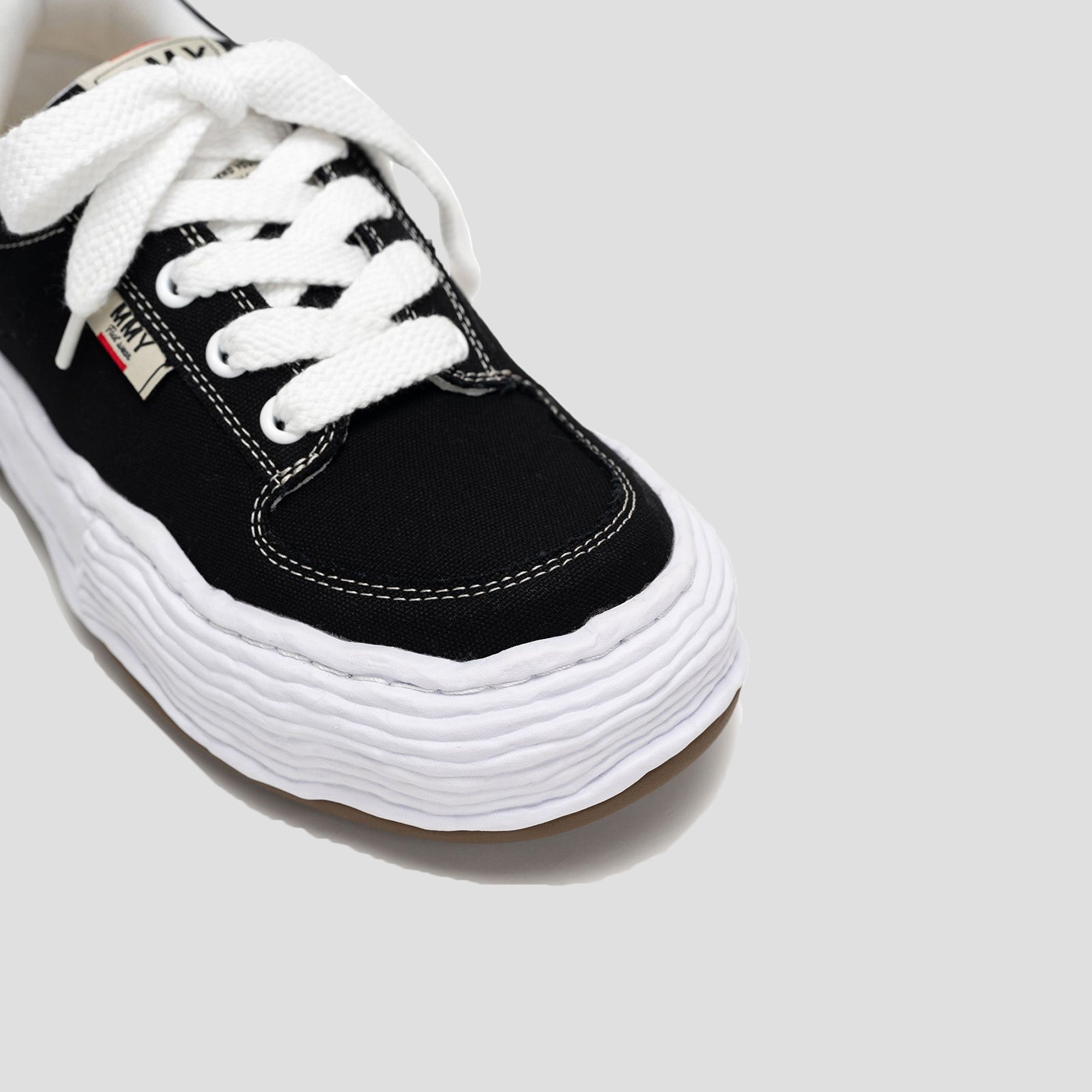 OLIVER OG SOLE CANVAS LOW-TOP SNEAKERS