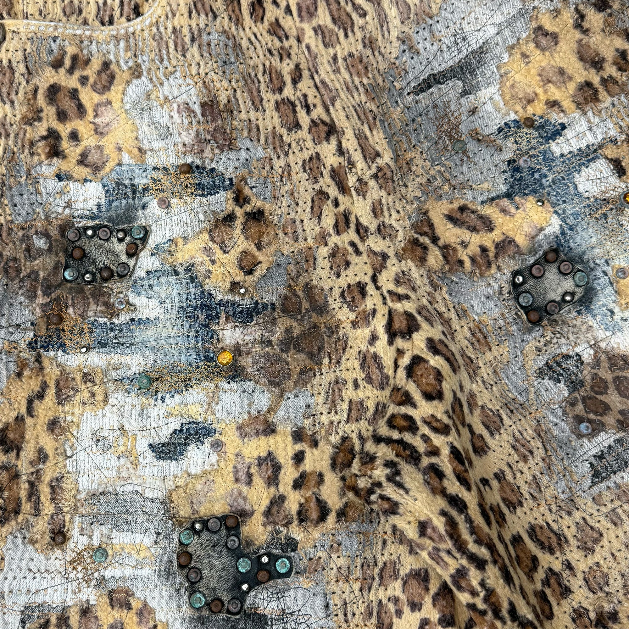 YELLOW LEOPARD ECO FUR BORO x STUDS BAGGY SHORTS
