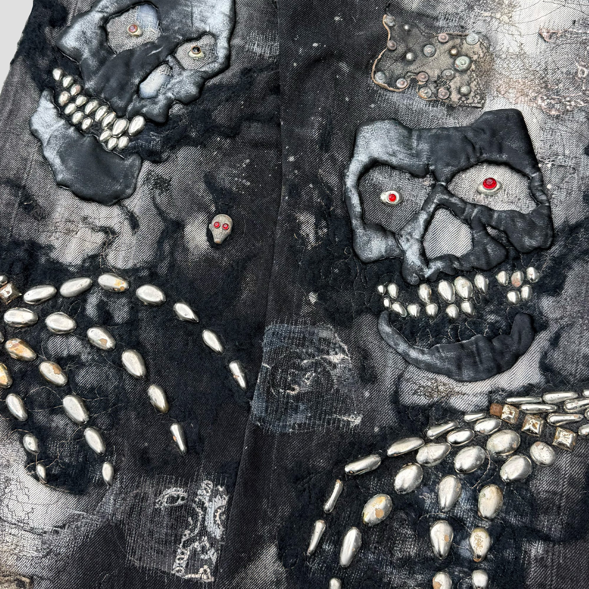 PROLETA RE ART SKULL FACES STUDDED JEANS