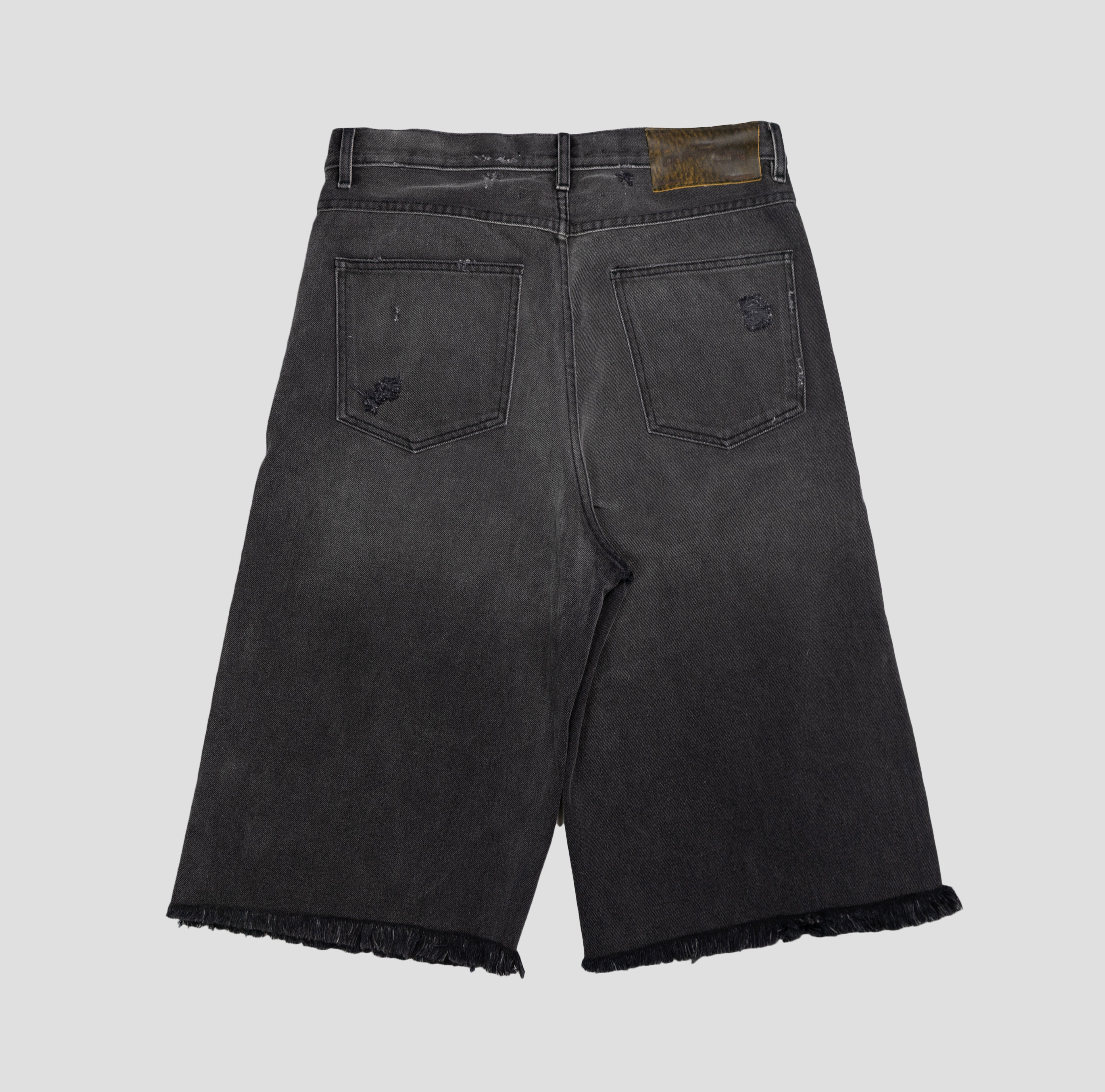 STUDDED CHOPPER SHORTS