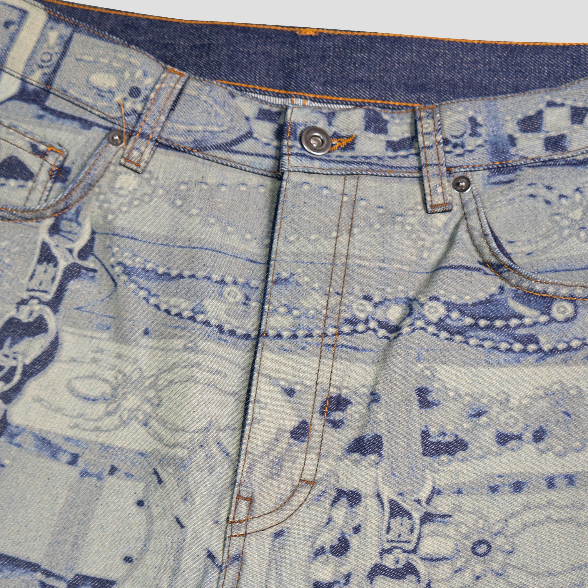 MANNAHATTA NYC BELTS LASERED DENIM SHORTS